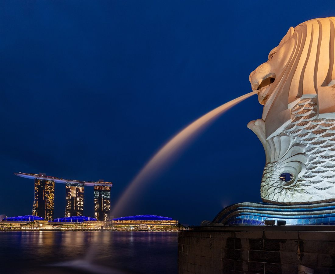 The Merlion fountain with Marina Bay Sands behind it at night